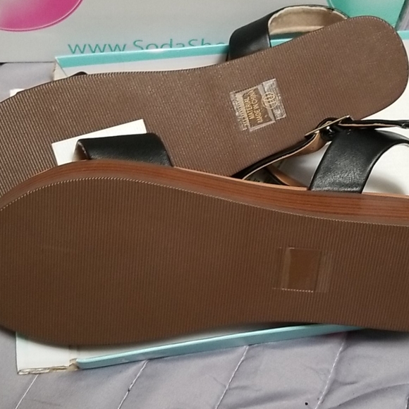 Sandals - Picture 2 of 4